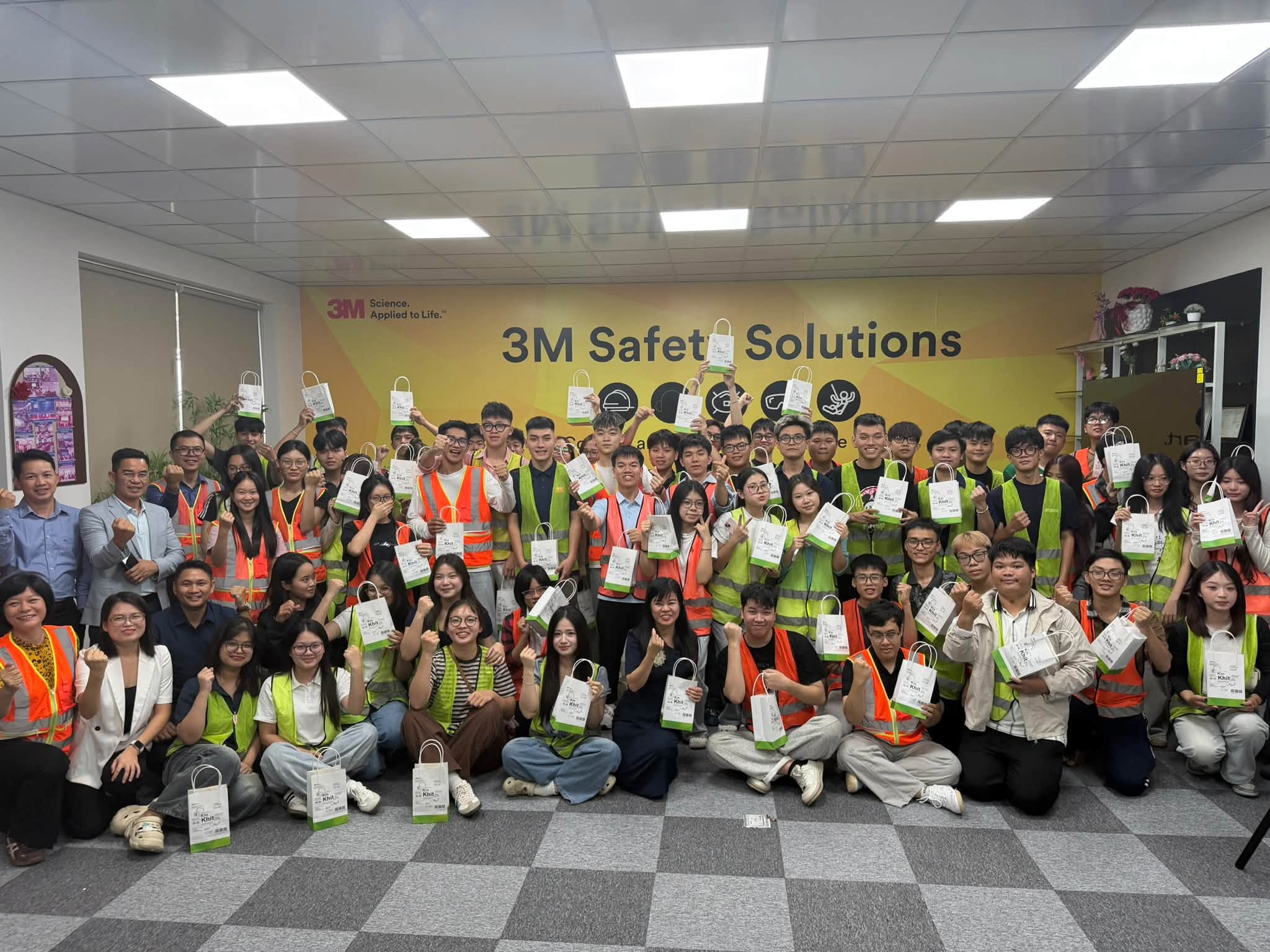 TỪ GIẢNG ĐƯỜNG ĐẾN THỰC TIỄN NGHỀ AN TOÀN – SINH VIÊN ĐẠI HỌC CÔNG ĐOÀN TRẢI NGHIỆM TẠI ISO SOLUTIONS