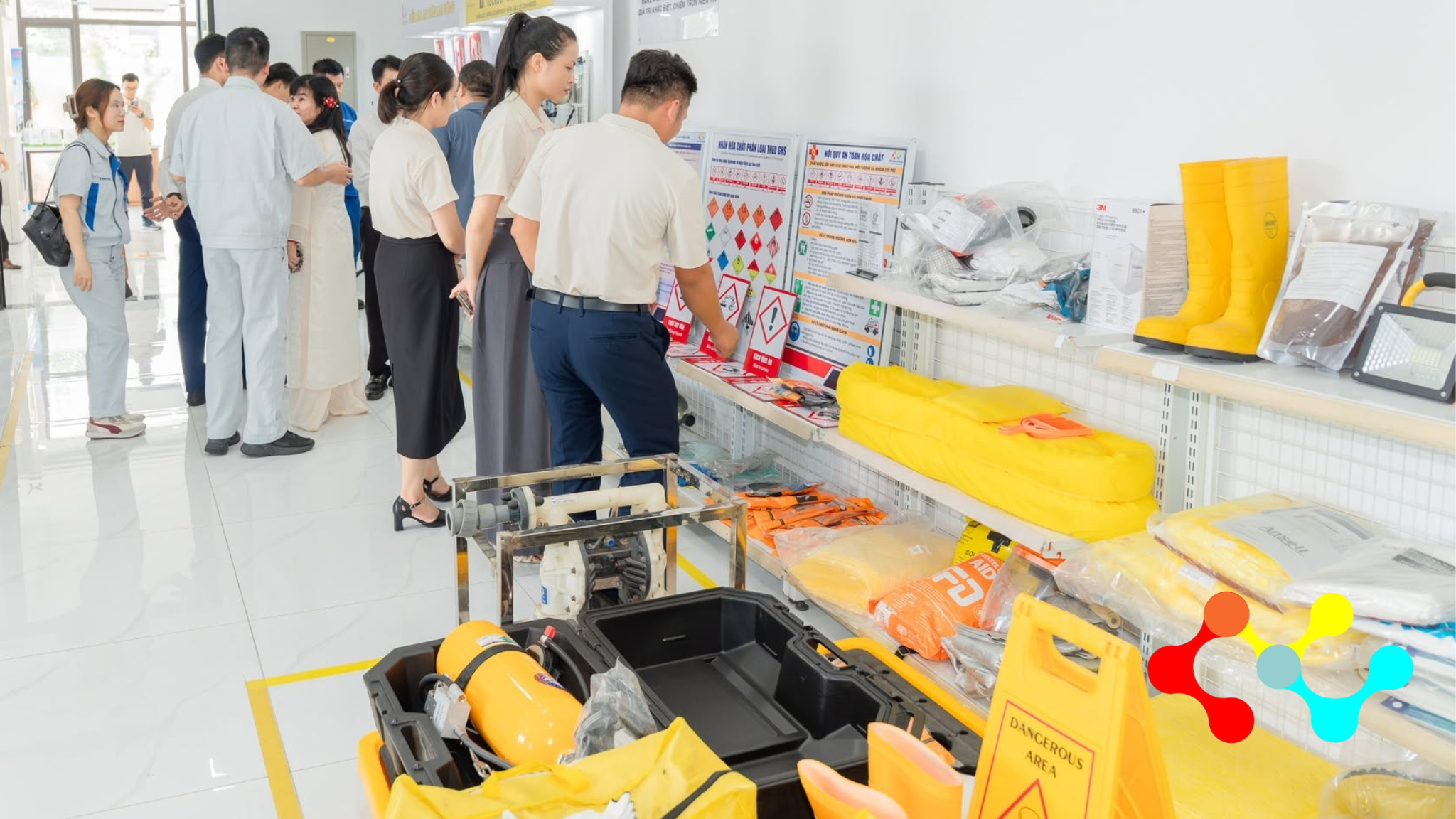 Cung cấp phương tiện bảo vệ cá nhân (PPE)