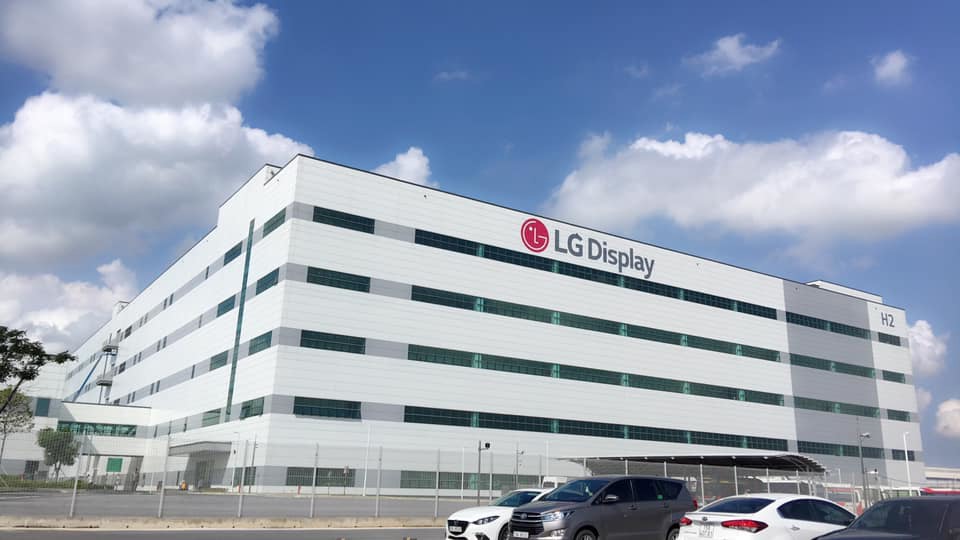 Training to operate equipment with strict requirements on occupational safety for LG Display