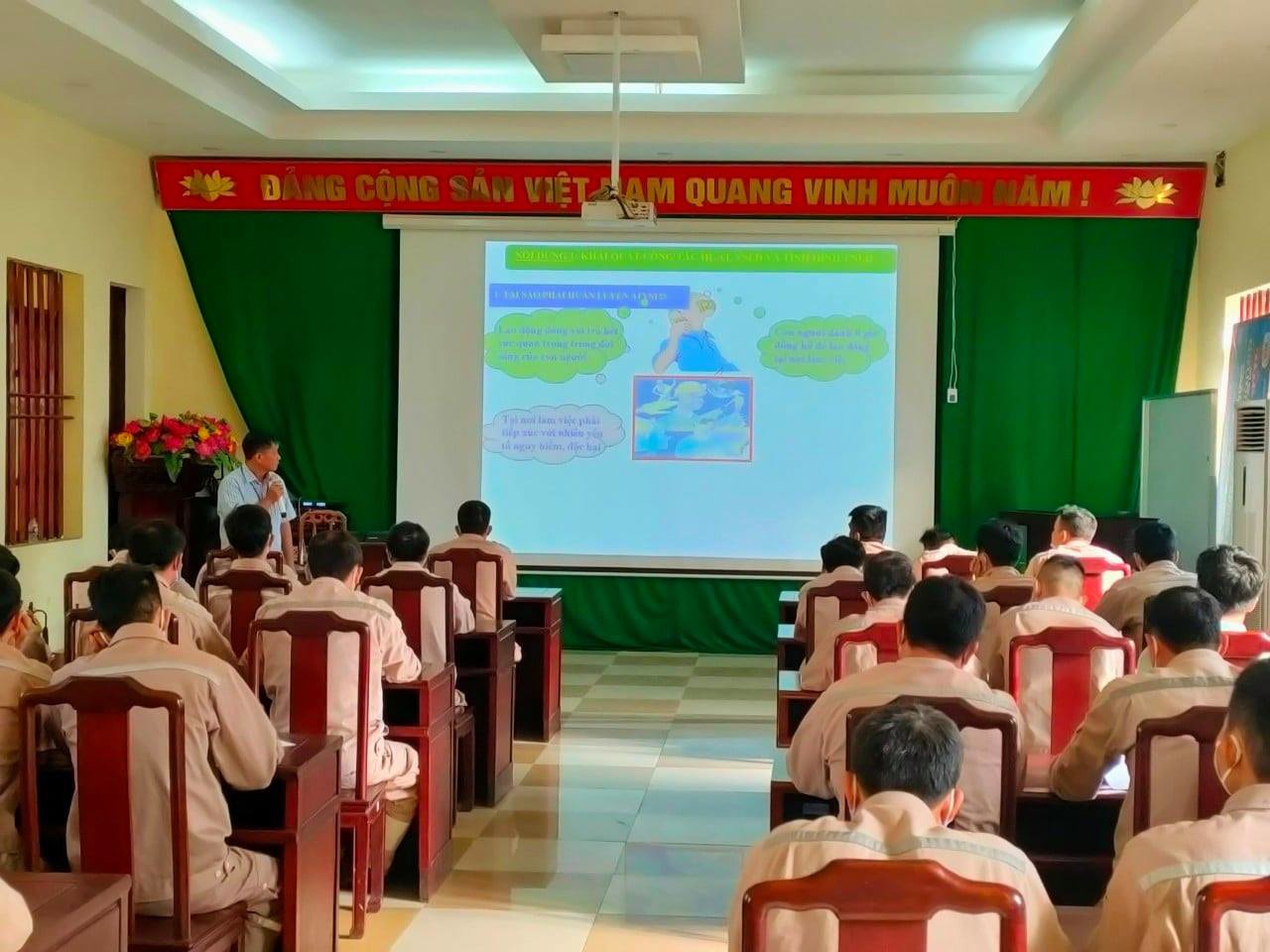 dao-tao-van-hanh-thiet-bi-1.jpg