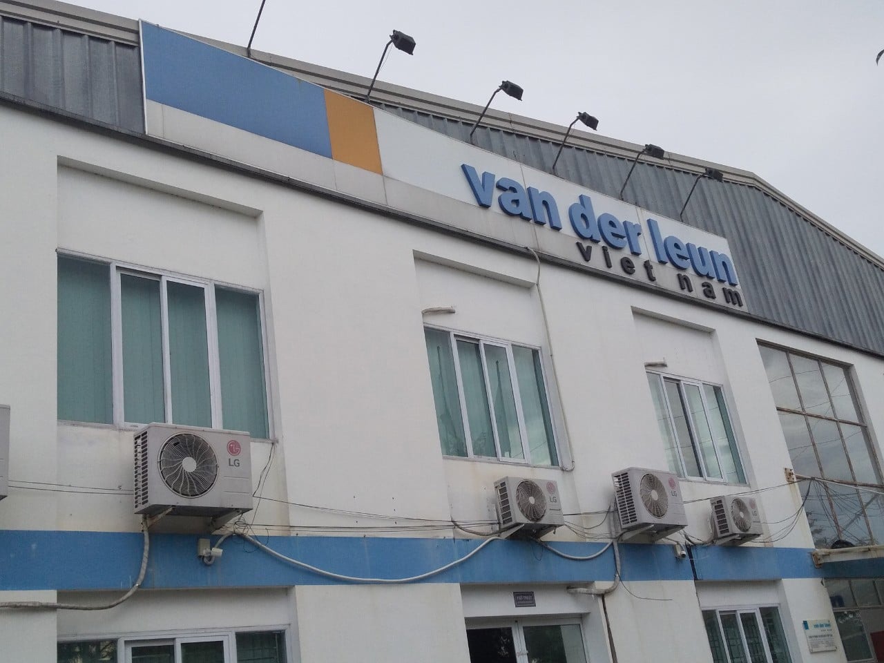 Khóa huấn luyện An toàn lao động và dịch vụ Kiểm định kỹ thuật thiết bị tại Công ty TNHH Van Der Leun Việt Nam.